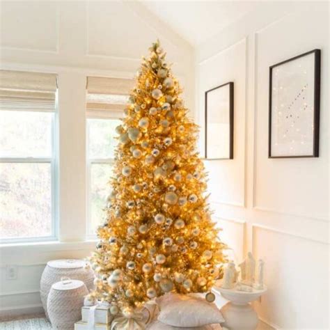 Gold Decorations For Christmas Tree: 33+ Ornaments & Ideas For A Luxurious Decor - The Mood Guide