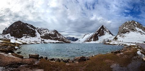 Lago Enol by Hugo Nidáguila / 500px