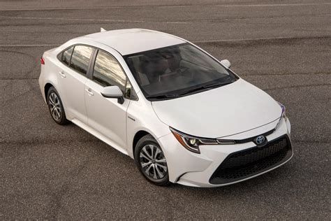 The 2020 Toyota Corolla Hybrid requires few sacrifices to save gas - CNET