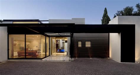 Single Storey Home with Flat Roof for Future Vertical Expansion | Flat roof house, Flat roof ...