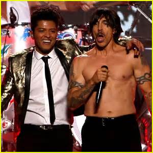 Red Hot Chili Peppers: Super Bowl Halftime Show 2014 (VIDEO) | 2014 Super Bowl, Anthony Kiedes ...