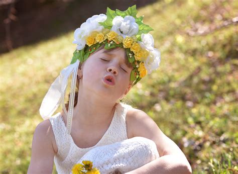 Free Images : nature, grass, person, plant, girl, woman, meadow, spring, green, autumn, human ...