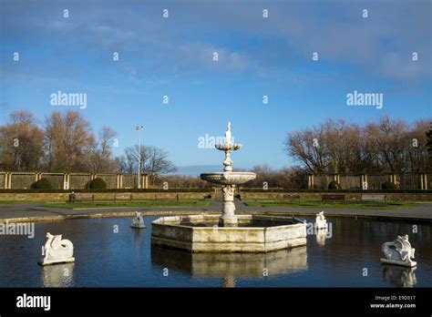 Fountain in Italian Gardens of Stanley Park, Blackpool Stock Photo - Alamy