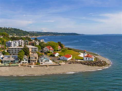 A Complete Travel Guide to Seattle's Alki Beach