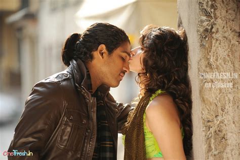 Badrinath Movie New Hot Stills, Allu Arjun Tamanna Hot Stills From Badrinath - Actress Masala ...