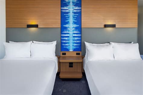 Modern Tempe Hotel and Conference Rooms | Aloft Tempe