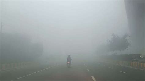 Thick Fog blankets Delhi-NCR as cold weather conditions prevail in ...