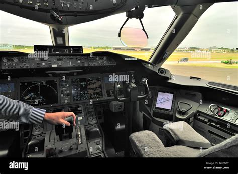 boeing 787 Dreamliner cockpit Stock Photo, Royalty Free Image: 30458032 ...