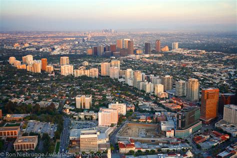 Wilshire Blvd | Los Angeles, California. | Photos by Ron Niebrugge