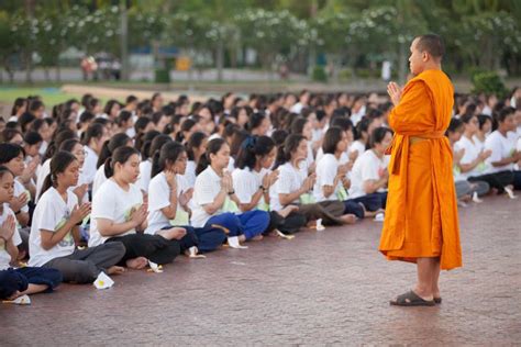 BANGKOK THAILAND - AUGUST 22,2017 : Thai Female Student Meditation and ...