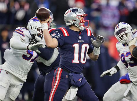 Josh McDaniels: Patriots won't dial back offense vs. Bills due to weather