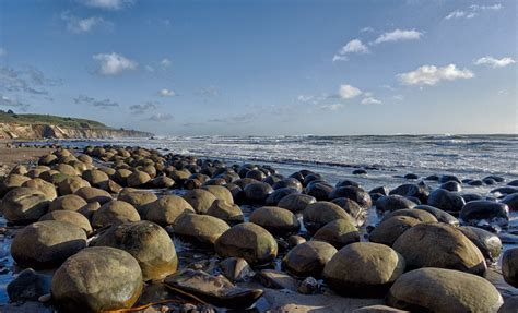 Rocks beside seashore during daytime HD wallpaper | Wallpaper Flare