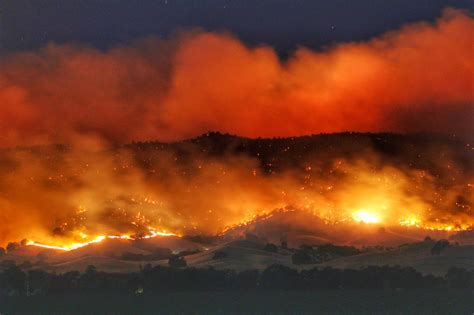 Wildfire sweeps across northern Bay Area, claiming more than 44,000 ...