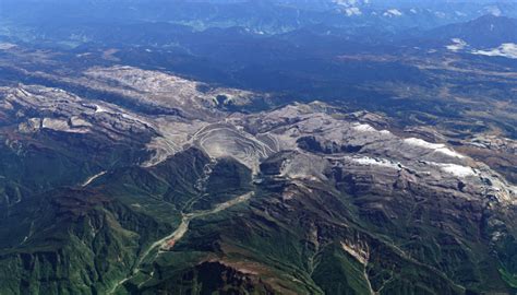 Freeport to yield control of giant Grasberg copper mine to Indonesia - MINING.COM