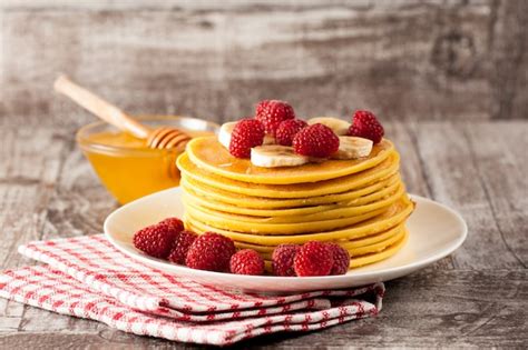 Premium Photo | Pancakes with berries