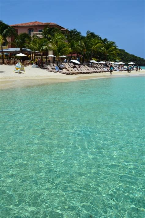 West Bay Beach Roatan, Honduras - Photo of the Day | Round the World in 30 Days