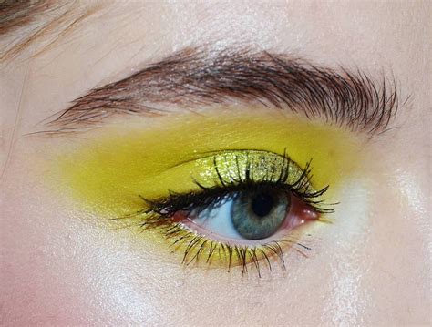 kärol mae on Instagram: “acid green n some glitter” | Aesthetic makeup ...