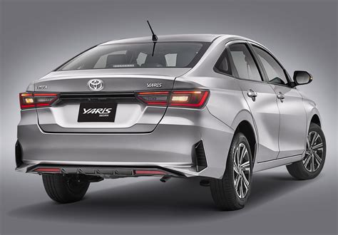Toyota Yaris Sedán 2023 en México parte posterior con faros LED - Autos ...