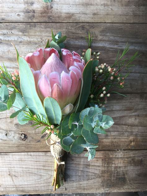 Simple Protea Wedding Bouquet at Peninsula Wild Flower Wedding Party ...