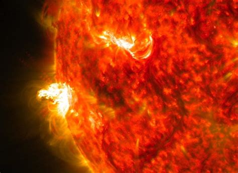 NASA snaps image of late summer solar flare - Innovation ...