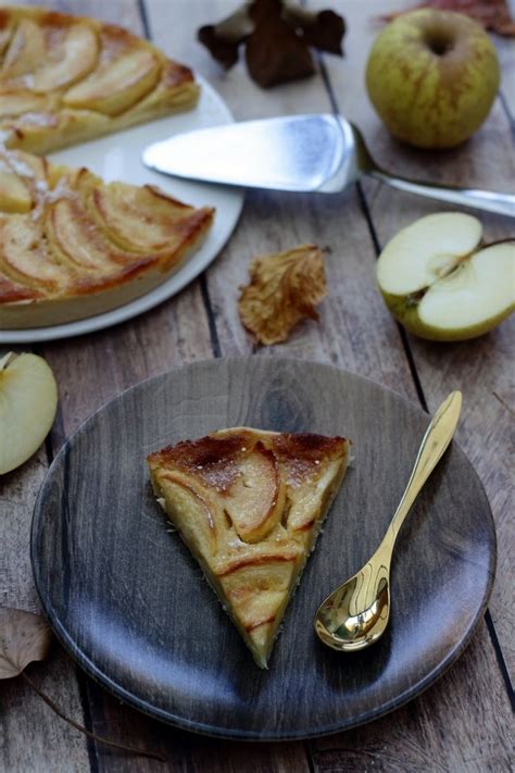 Tarte aux pommes normande - Amandine Cooking | Desserts, Appeltaart, Melk