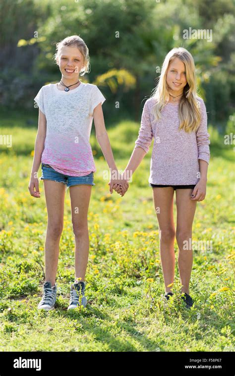 Twin sisters hi-res stock photography and images - Alamy