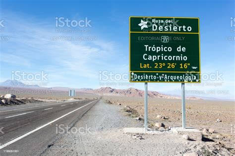 Tropic Of Capricorn Sign Stock Photo - Download Image Now - Altiplano ...