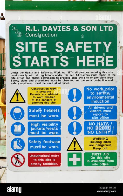 Site safety signs entrance construction hi-res stock photography and ...