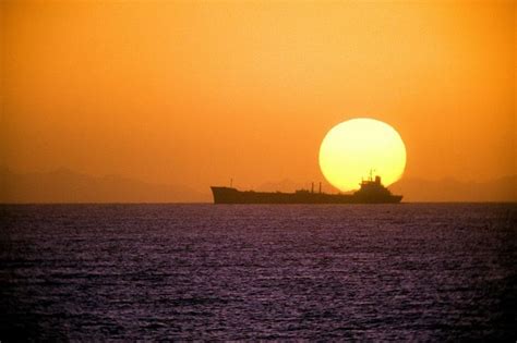 Sunset In the Gulf of Oman | Beautiful sunrise, Sunset, Sunrise