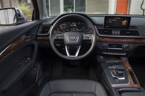 2019 Audi Q5 quattro Cockpit - Picture / Pic / Image