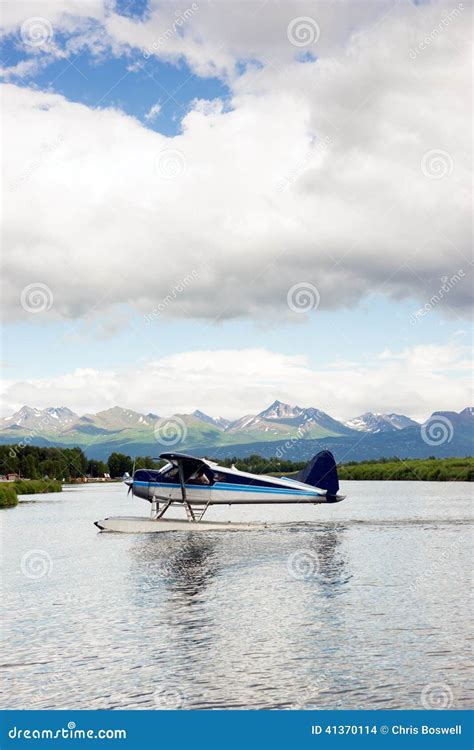 Single Prop Airplane Pontoon Plane Water Landing Alaska Last Frontier ...