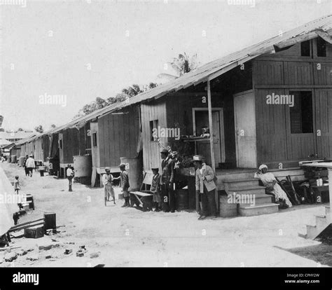 Panama canal construction workers hi-res stock photography and images ...