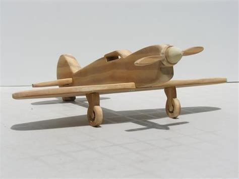 Articles similaires à Avion de chasse en bois sur Etsy | Wooden toys, Wooden airplane, Wooden ...