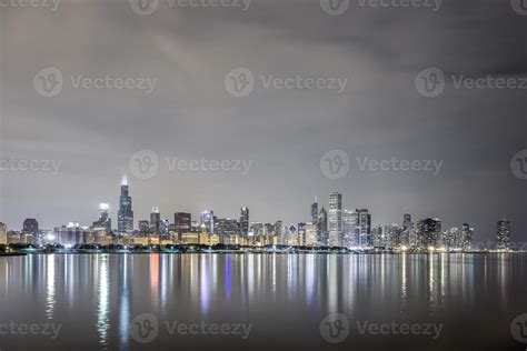 Chicago Skyline at Night 16168946 Stock Photo at Vecteezy