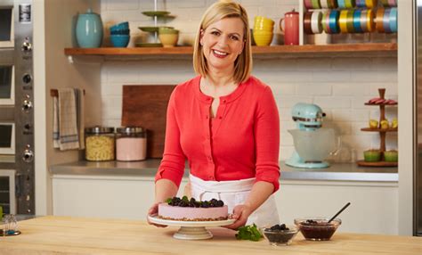 Anna Olson wiki, bio, age, chef, recipes, husband, daughter, cookbooks