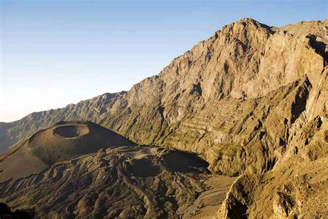 MOUNT MERU | Famous Tours and Safaris