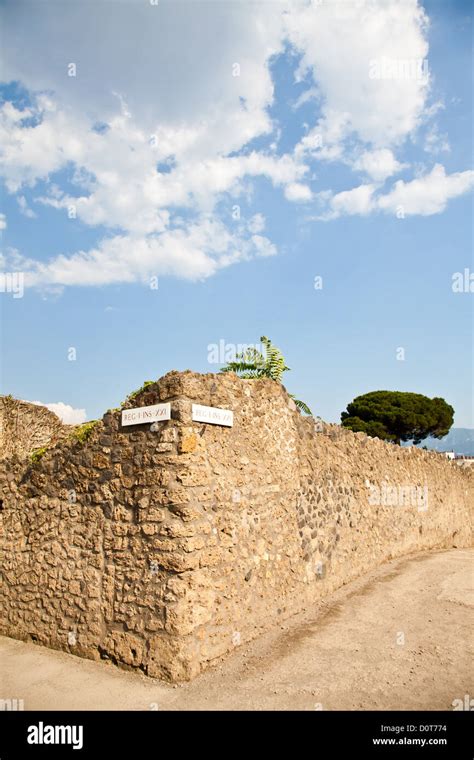 Pompeii - archaeological site Stock Photo - Alamy