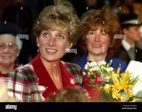 Lady Sarah McCorquodale with Princess Diana in Wigan November 1991 Stock Photo - Alamy