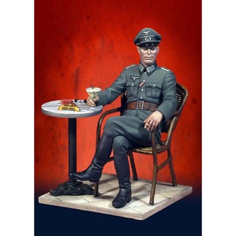 1/18 Resin Model Kit German Officer WW2 Unpainted – Model-Fan-Store