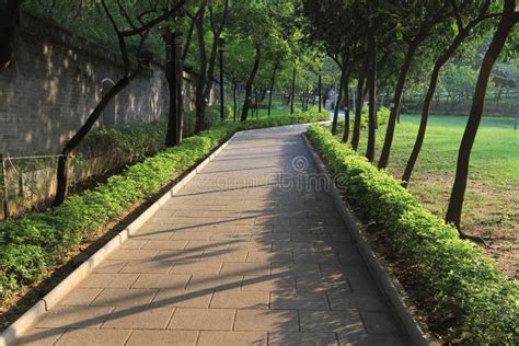 Lingnan Garden, Lai Chi Kok Park, Hong Kong 16 Oct 2011 Stock Image - Image of urban, landmark ...