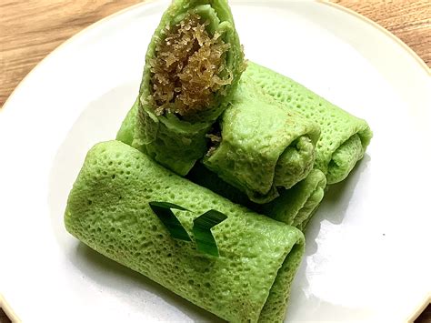 FOOD BY NAMIRA: KUE DADAR GULUNG RECIPE ( PANDAN CREPE WITH COCONUT FILLING)