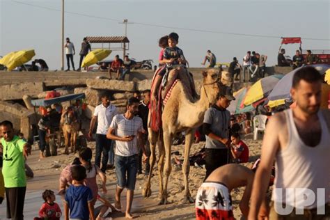 Photo: Palestinians Enjoy a Beach in Gaza. - GAZ2022062405 - UPI.com