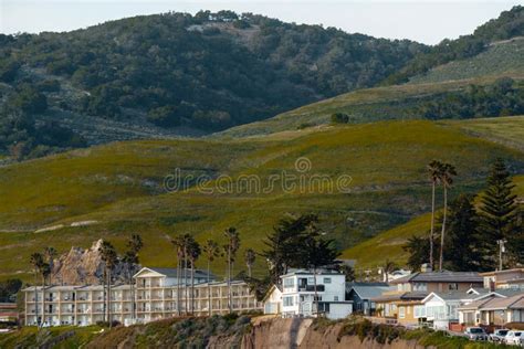 Beachfront Pismo Beach Hotels and Houses on the Hills. Stylish ...