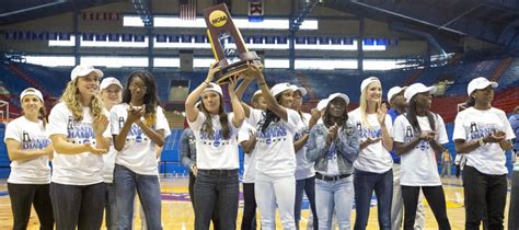 Hero’s welcome: KU track title, turnout exceed expectations | KUsports.com