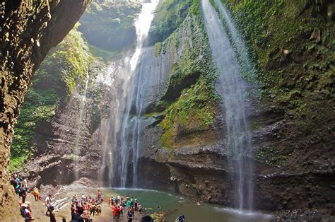 Air Terjun Paling Keren Di Indonesia - LiburMulu.Com