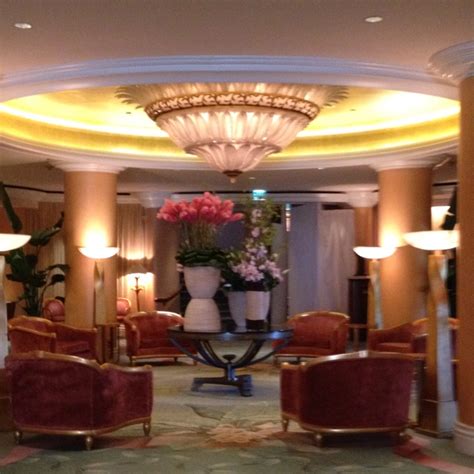 The Beverly Hills Hotel Lobby | Beverly hills hotel, Hotel, Hotel lobby