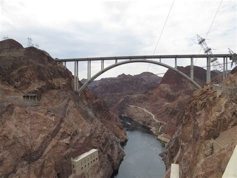 Hoover Dam - One impressive dam tour - The Walking Tourists