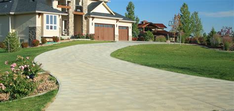 5 Steps for Choosing the Best Paving Material for Your Driveway | Industrial house, Modern house ...