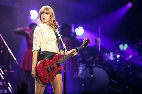 Taylor Swift Red Tour Pictures, Video From First Stop in Omaha