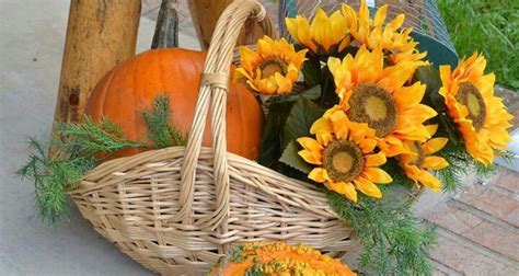 Fall pumpkins and sunflowers | Fall pumpkin decor, Pumpkin decorating ...